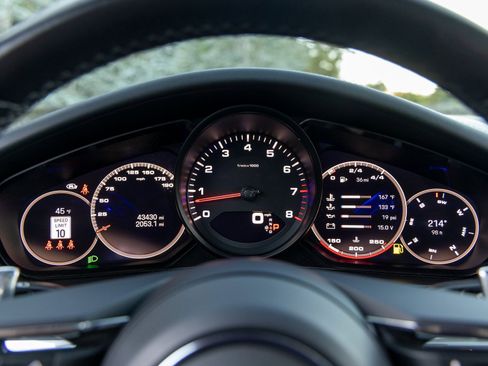 Certified 2023 Porsche Panamera image 34