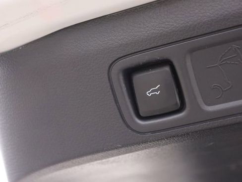 Used 2024 Ford Expedition Max XLT image 8