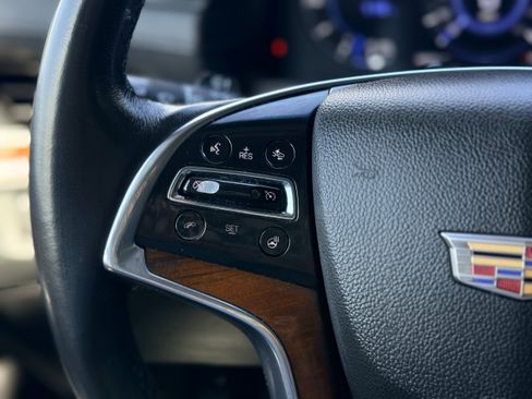 Used 2019 Cadillac Escalade Luxury AWD/4WD image 14