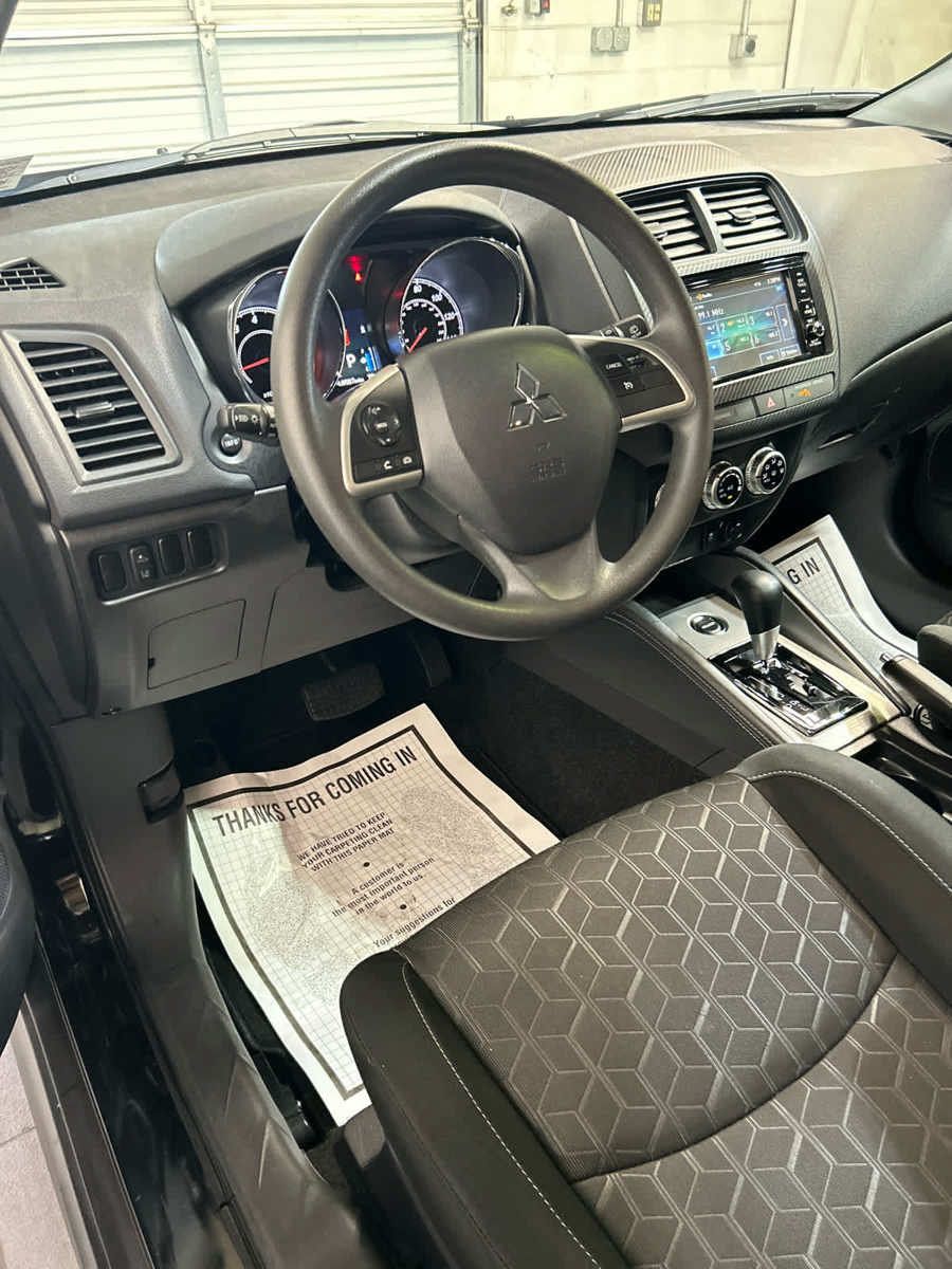 Used 2025 Mitsubishi Outlander Sport AWD image 9