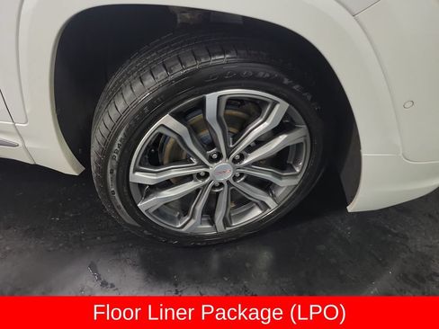 Used 2020 GMC Terrain Denali w/ Denali Premium Package AWD/4WD image 11