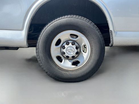 Used 2018 Chevrolet Express 3500 LS RWD image 12