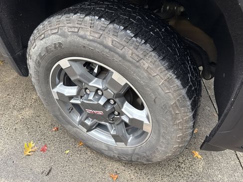 Used 2025 GMC Sierra 2500 SLT image 13