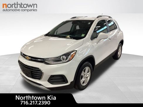 Used 2017 Chevrolet Trax LT w/ LT Convenience Package AWD/4WD image 1