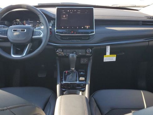 New 2026 Jeep Compass Latitude image 11