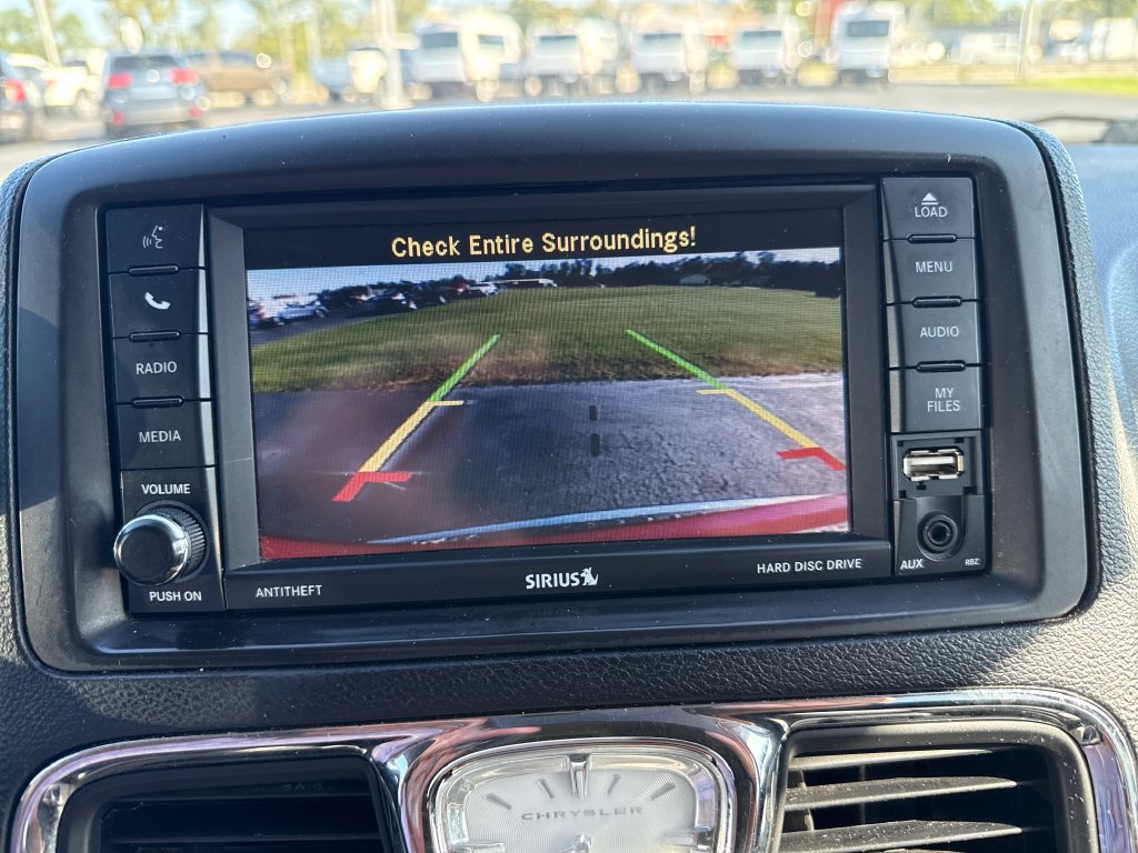 Used 2014 Chrysler Town & Country Touring FWD image 14