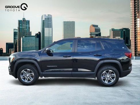 Used 2025 GMC Terrain Elevation AWD/4WD image 2