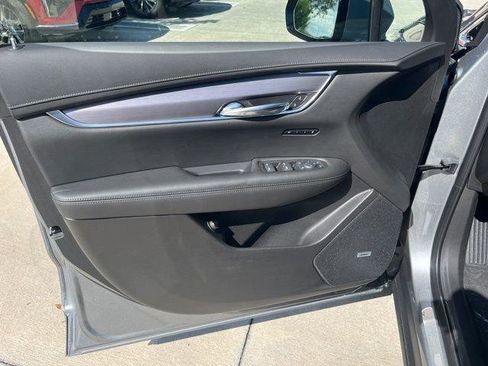 New 2025 Cadillac XT6 Luxury image 13