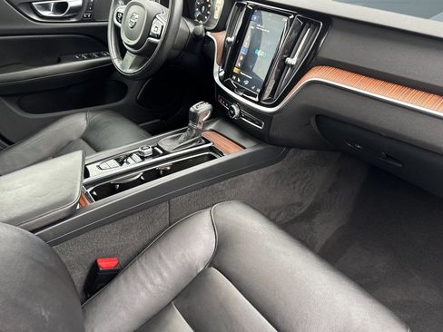 Used 2020 Volvo S60 T5 Momentum w/ Protection Package image 32