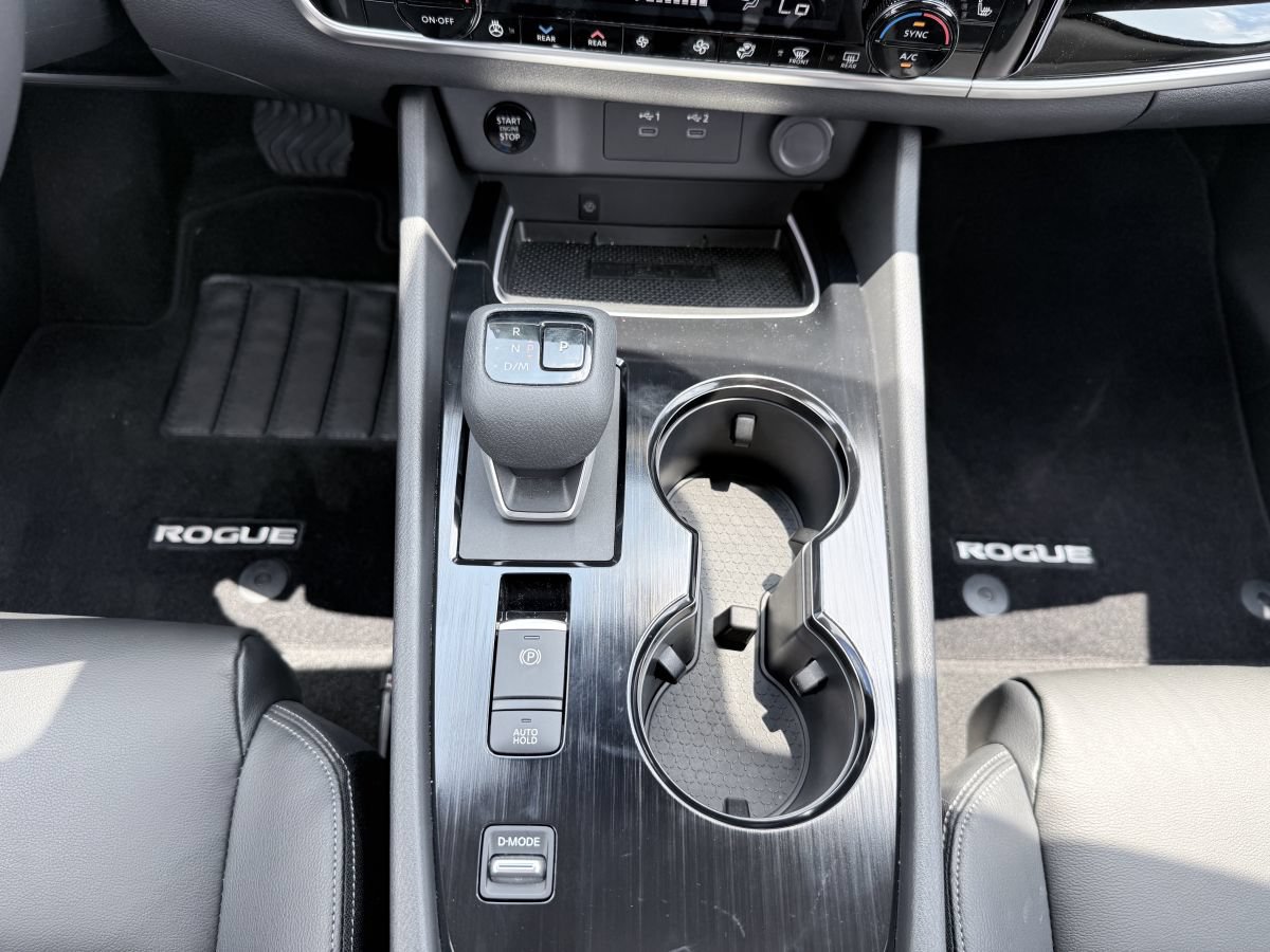 Used 2025 Nissan Rogue SL w/ SL Premium Package FWD image 12