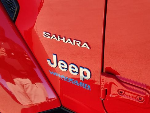 Used 2021 Jeep Wrangler Unlimited Sahara w/ Cold Weather Group image 31