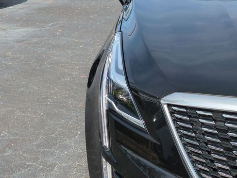 Used 2024 Cadillac XT5 Premium Luxury image 10