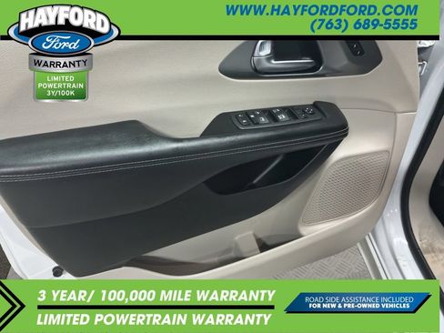 Used 2022 Chrysler Pacifica Touring-L FWD image 16