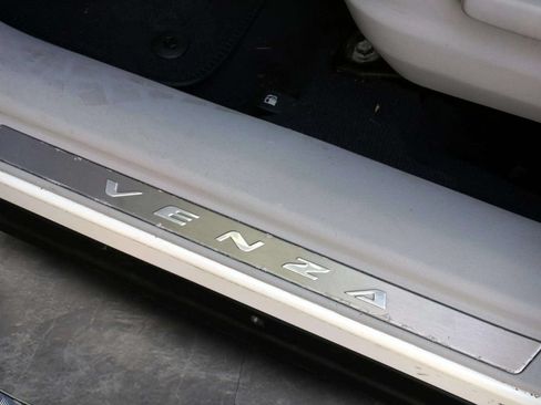 Used 2012 Toyota Venza LE w/ LE Convenience Pkg FWD image 16