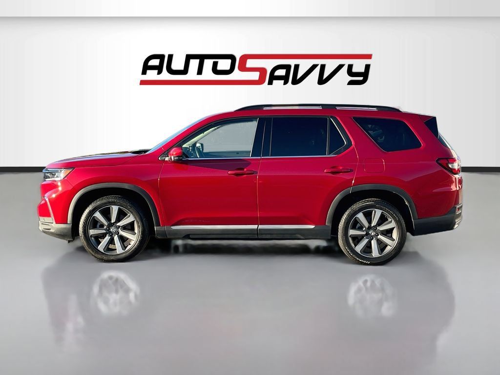 Used 2025 Honda Pilot Touring image 4