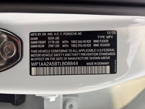 Certified 2026 Porsche Macan AWD/4WD image 42