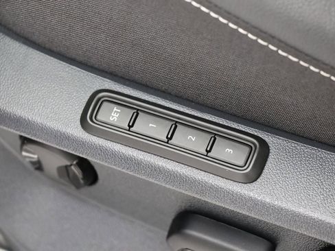 Used 2024 Volkswagen Tiguan SEL R-Line image 18