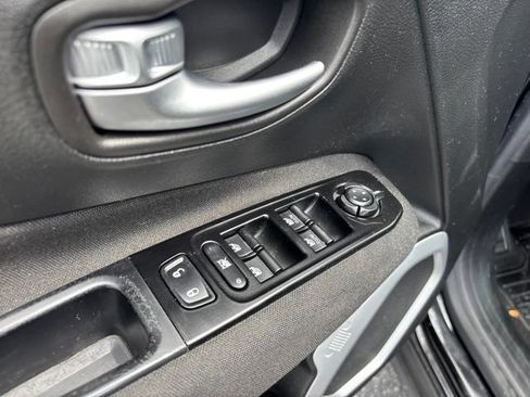 Used 2020 Jeep Renegade Latitude w/ Cold Weather Group AWD/4WD image 12
