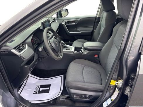 Used 2021 Toyota RAV4 XLE w/ Convenience Package image 10