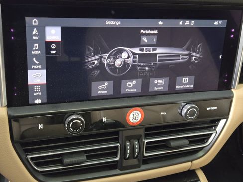 Used 2022 Porsche Macan S image 30