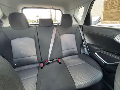 Used 2025 Kia Soul LX w/ LX Technology Package FWD image 35