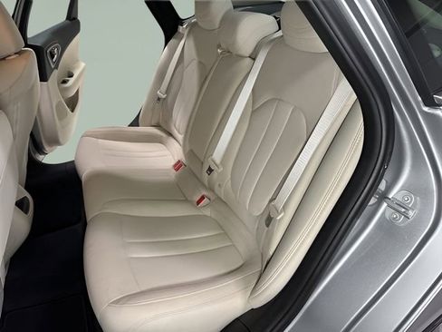 Used 2016 Chrysler 200 Limited image 29