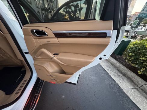 Used 2013 Porsche Cayenne image 31