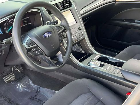 Used 2020 Ford Fusion SE image 13