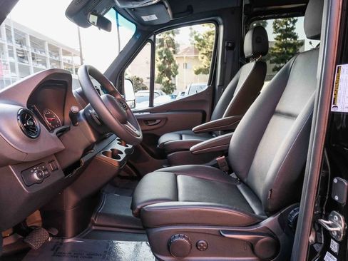 Used 2024 Mercedes-Benz Sprinter 2500 image 23