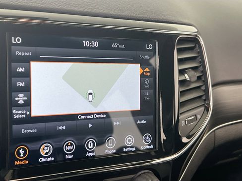 Used 2021 Jeep Grand Cherokee Limited image 14