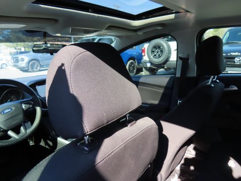 Used 2017 Ford Focus SEL image 23