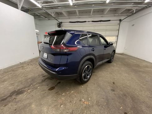 Used 2024 Nissan Rogue SV image 6