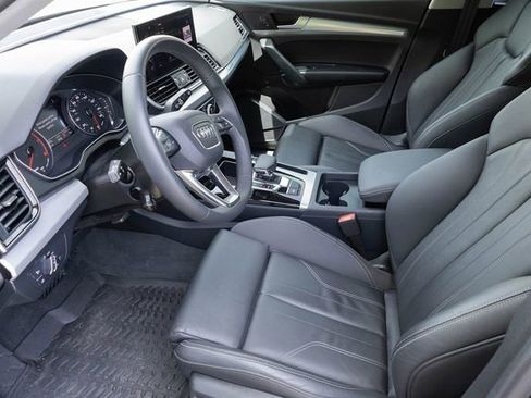Used 2024 Audi Q5 2.0T Premium w/ Convenience Package AWD/4WD image 2