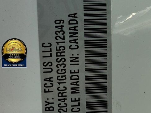 Used 2025 Chrysler Pacifica Limited image 25