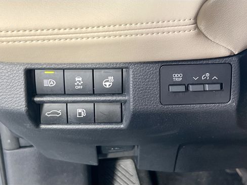 Used 2019 Toyota Avalon Limited w/ All Weather Liner Package FWD image 10