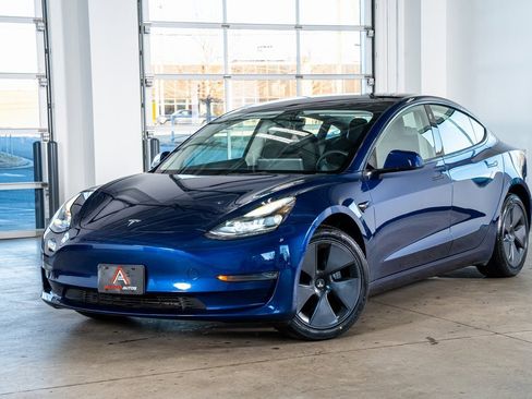 Used 2023 Tesla Model 3 Standard Range image 2