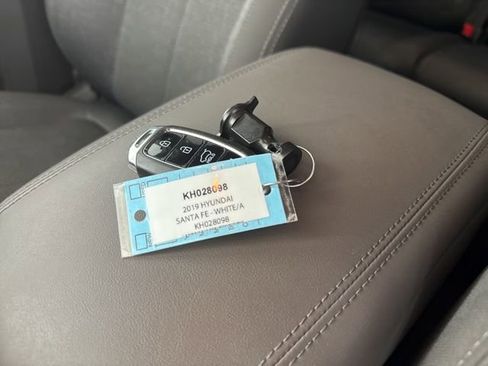 Used 2019 Hyundai Santa Fe SEL image 34