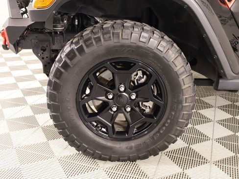 Used 2023 Jeep Gladiator Willys image 18