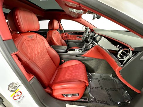 Certified 2022 Bentley Flying Spur V8 image 28