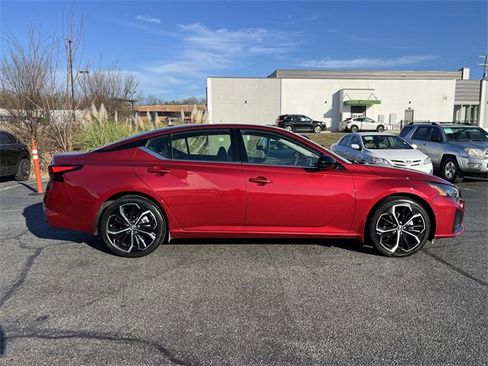 Used 2023 Nissan Altima 2.5 SR image 2