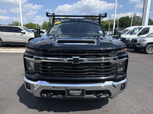 Used 2025 Chevrolet Silverado 3500 LT w/ Convenience Package AWD/4WD image 3