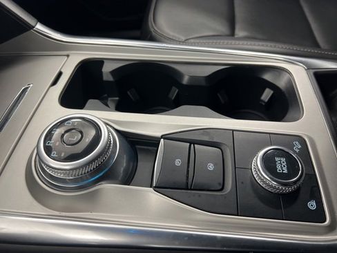 Used 2022 Ford Explorer XLT w/ Equipment Group 202A image 25