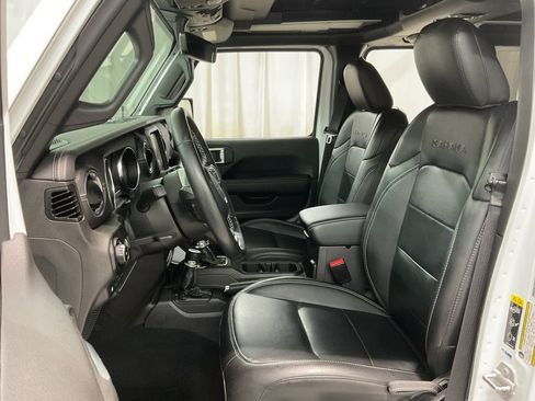 Used 2023 Jeep Wrangler Unlimited Sahara w/ Cold Weather Group AWD/4WD image 19