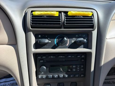 Used 2003 Ford Mustang Convertible RWD image 21