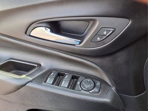 Used 2022 Chevrolet Equinox LT image 18