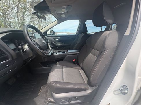 Used 2025 Nissan Rogue SV AWD/4WD image 24