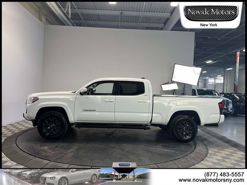 Used 2023 Toyota Tacoma SR5 w/ Technology Package image 5