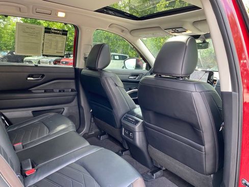 Used 2024 Nissan Pathfinder Platinum w/ Cargo Package AWD/4WD image 37
