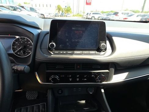 Used 2025 Nissan Rogue S image 17