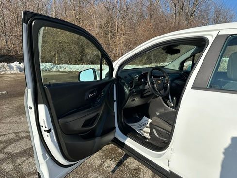 Used 2018 Chevrolet Trax LS image 11